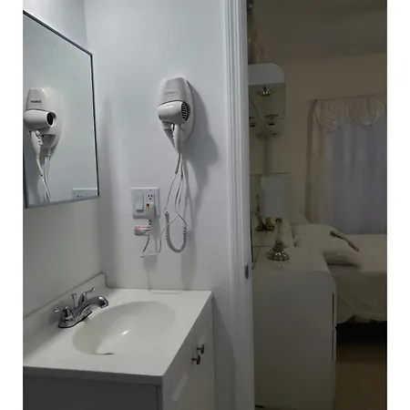 B1 Best Value On Private Bedroom With Private Bathroom In Little Havana, Miami Esterno foto