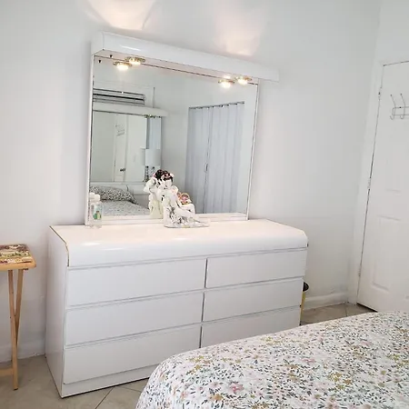 B1 Best Value On Private Bedroom With Private Bathroom In Little Havana, Miami Esterno foto