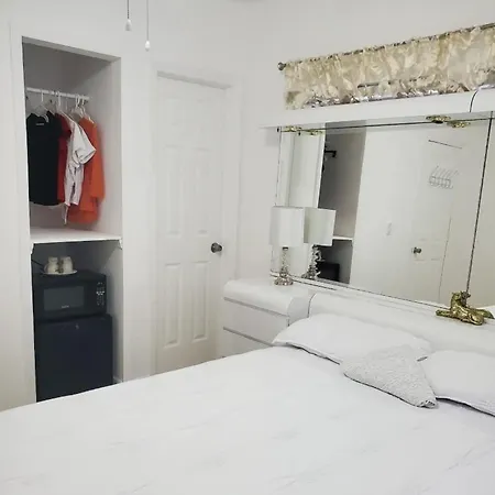 B1 Best Value On Private Bedroom With Private Bathroom In Little Havana, Miami Esterno foto