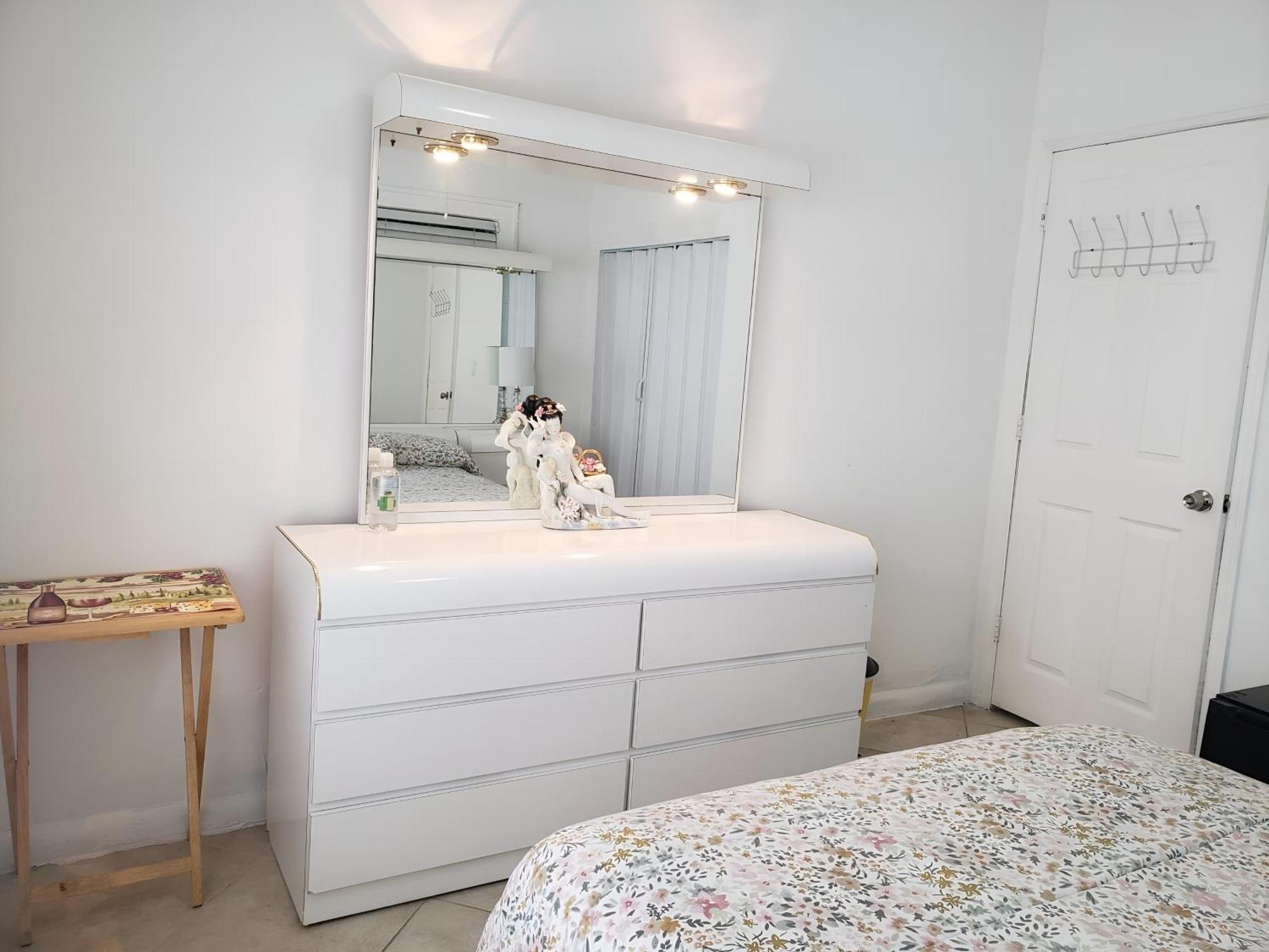 Séjour chez l'habitant B1 Value On Private Bedroom With Private Bathroom In Little Havana, *